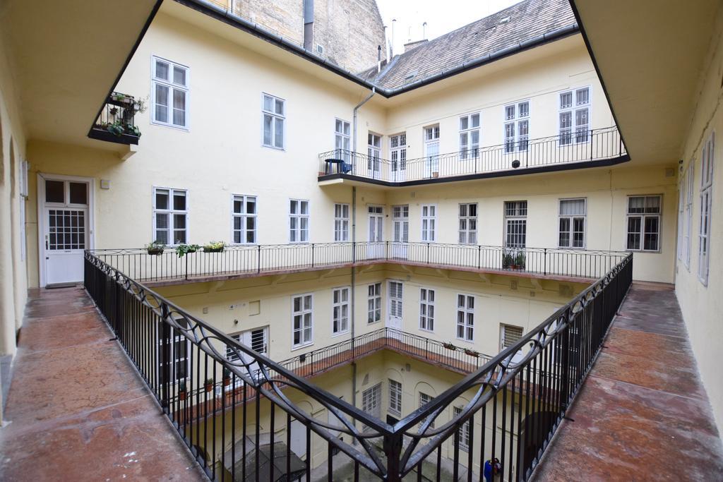 Standard Apartment By Hi5 - Chainbridge Budapest Exterior photo